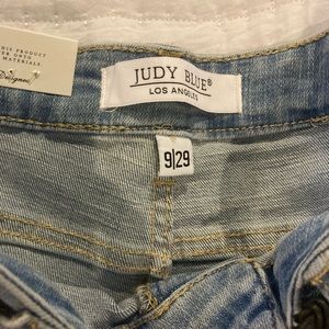 Never worn jeans. Minimally distressed.Stretchy.